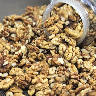 Buy Walnut Unshelled (Giri Akhrot) Online in Pakistan | Hafiz Pansar